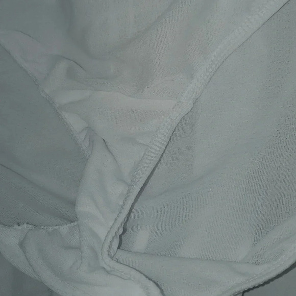 Under Armor Women's Loose White Athletic Running Shorts Size XL NWT - Picture 4 of 9